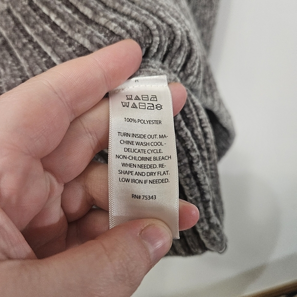 Cynthia Rowley Gray Long Sleeve Sweater! - Picture 3 of 5